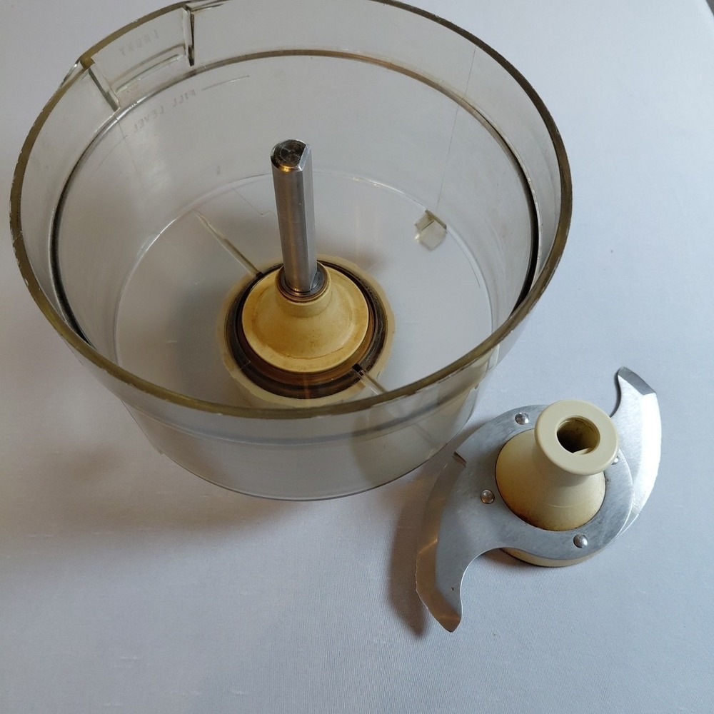 General Electric GE D14200 Food Processor Replacement Part Work Bowl Shaft Blade